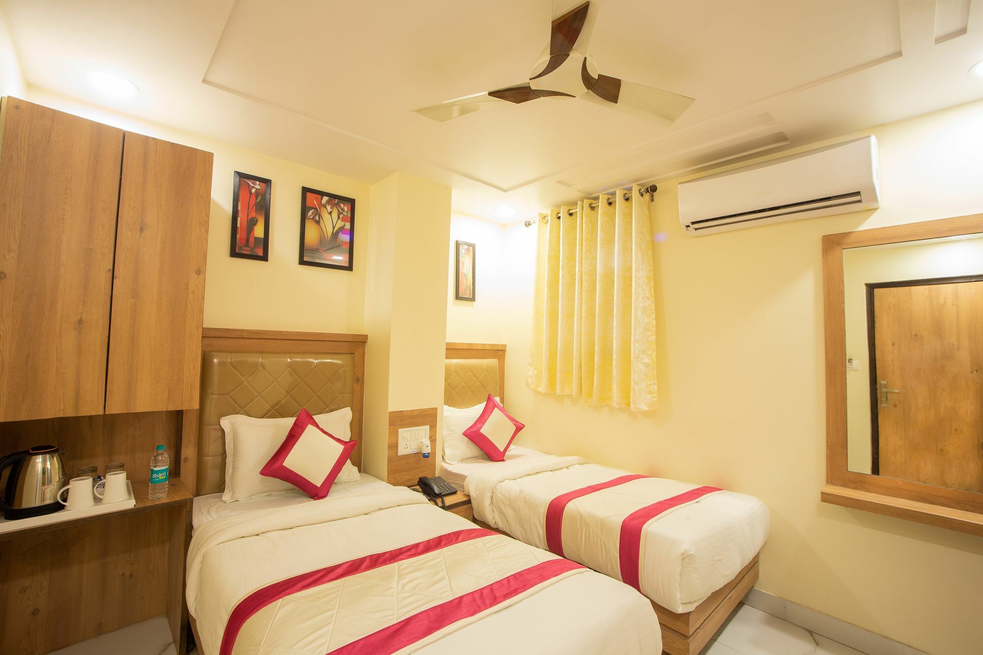 Hotel Sarthak Palace - By Pooja Hospitality Nuova Delhi Esterno foto