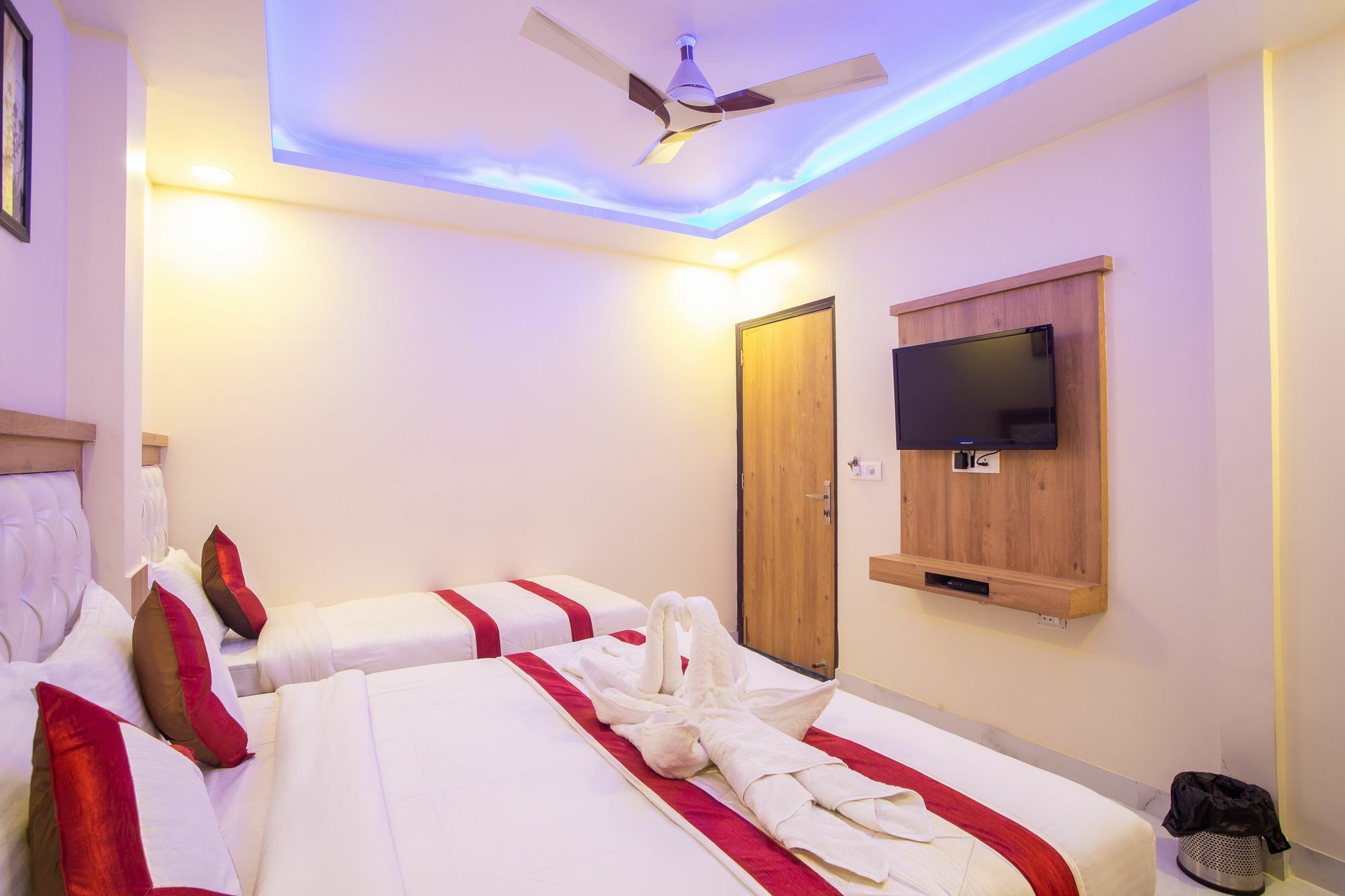 Hotel Sarthak Palace - By Pooja Hospitality Nuova Delhi Esterno foto