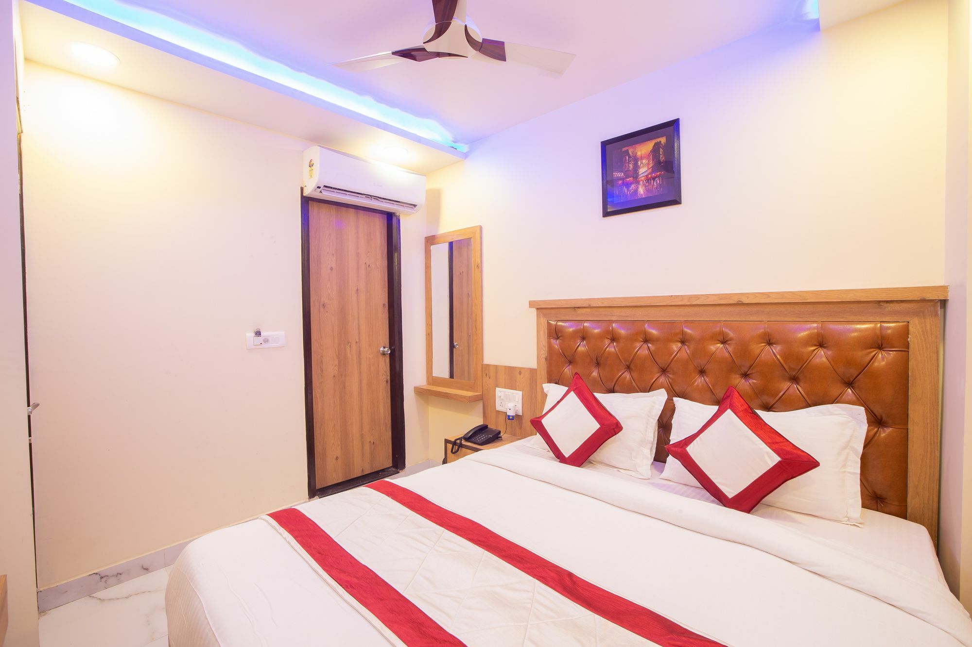 Hotel Sarthak Palace - By Pooja Hospitality Nuova Delhi Esterno foto